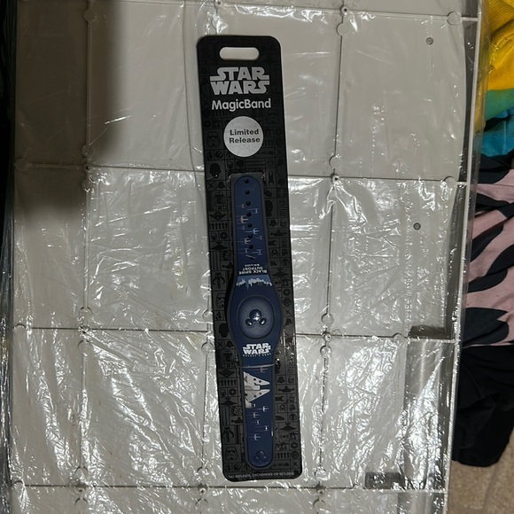 NEW StarWars Galaxy’s Edge Magicband - Picture 3 of 6